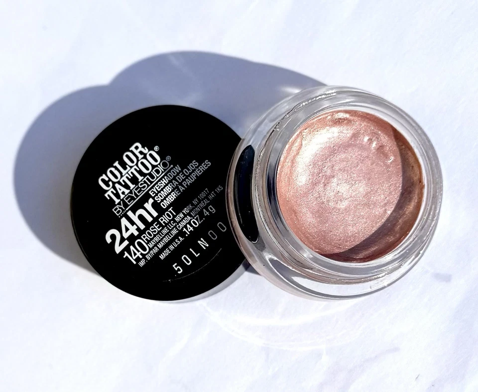 Sombra de ojos Maybelline Color Tattoo 24 horas gel crema 140 Rose Riot Foto 3 de 4