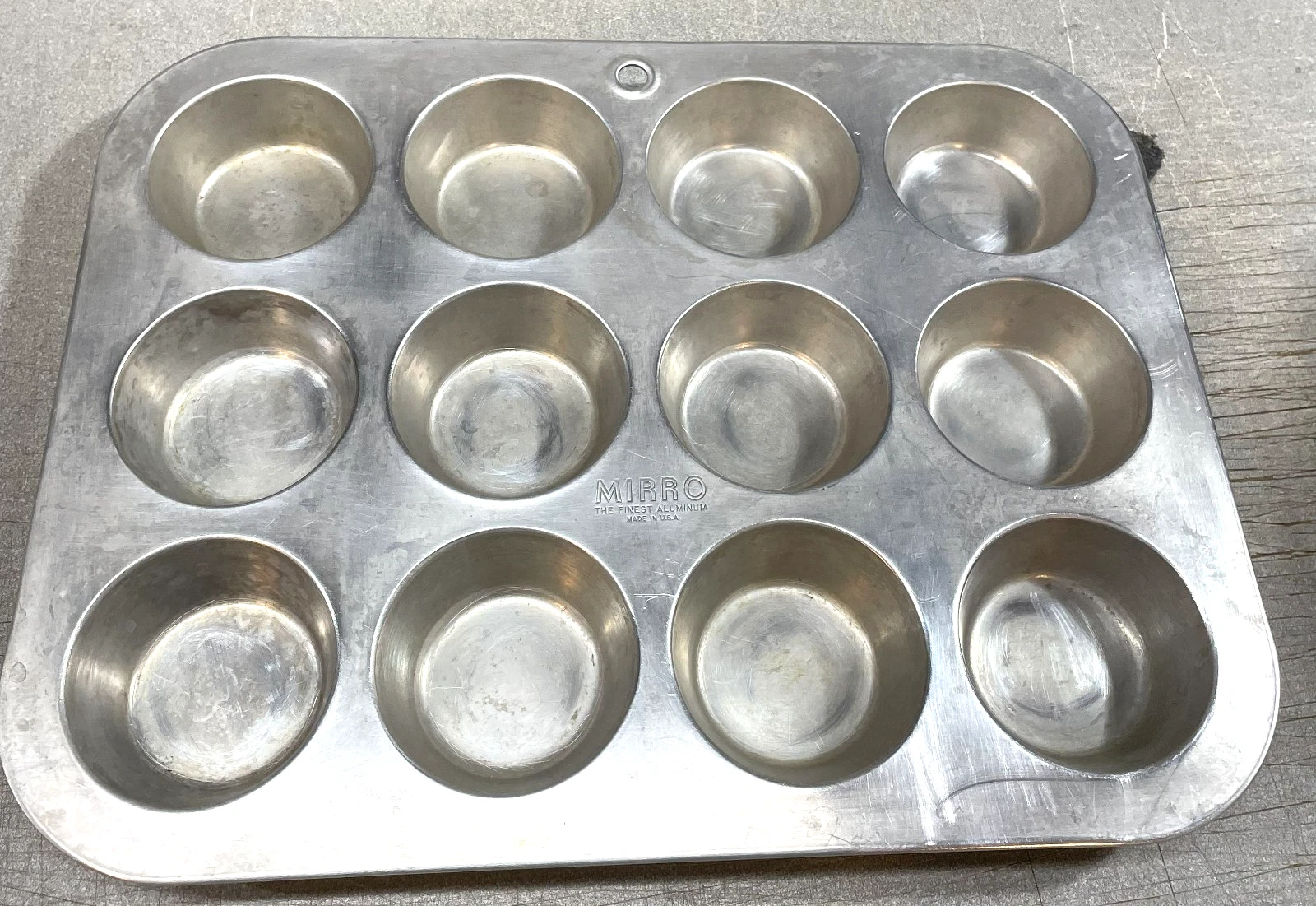 Mirro Vintage Muffin Aluminum Cupcake Pan USA 12 Hole 13x10x1 1/4"