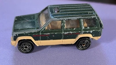 VOITURE MAJORETTE JEEP CHEROKEE - Photo 1/4