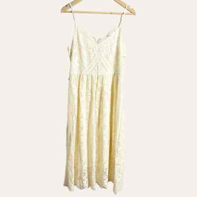 chinese dress ladies Vanilla Tiered Floral Lace V Neck Midi Dress main image 1