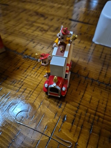 Vintage Four-Alarm Friends Druckguss Feuerwehrauto Weihnachtsschmuck Mäuse - Bild 8 von 10