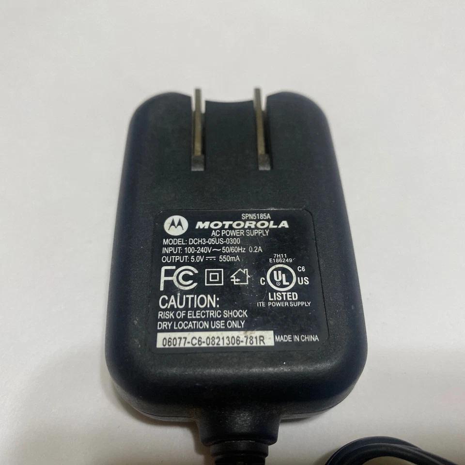 Cargador de teléfono celular Motorola SPN5185A 5V fuente de alimentación de CA modelo DCH3-05US-0300 Foto 2 de 4