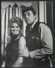 ANGIE DICKINSON ROBERT MITCHUM in Young Billy Young '69 WESTERN SHERIFF