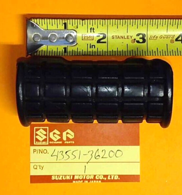 NOS OEM SUZUKI Footrest Rubber 43551-36200 GS400 GS550 GS750