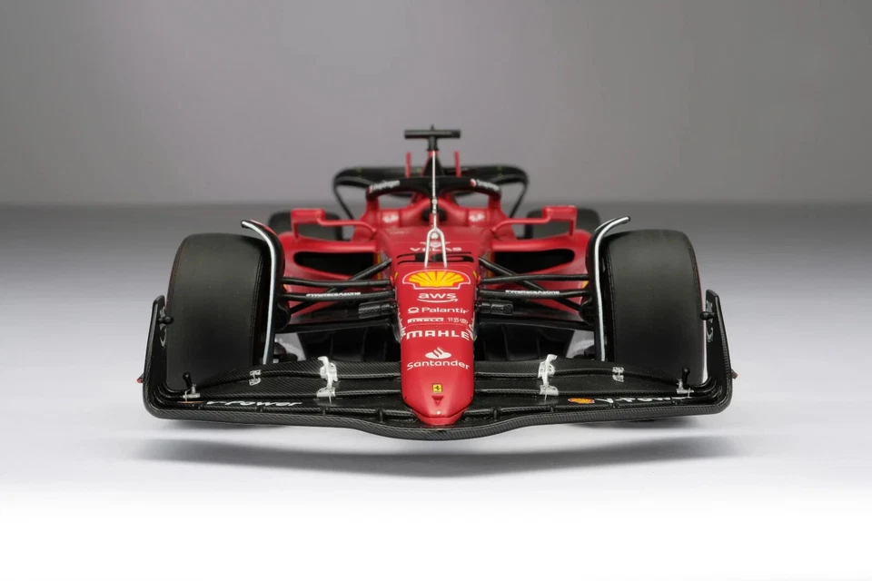 Nuevo coche modelo Amalgama Ferrari F1-75 Leclerc Bahrain GP 2022 1:18 rojo M6218 KidBX Foto 2 de 4