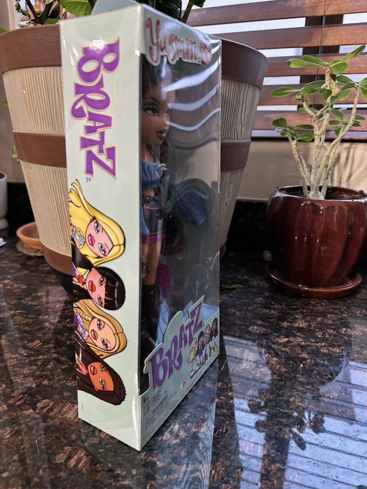 Bratz: (2023) YASMIN 9 «модная кукла с аксессуарами! #988007EUC - Изображение 2 из 4