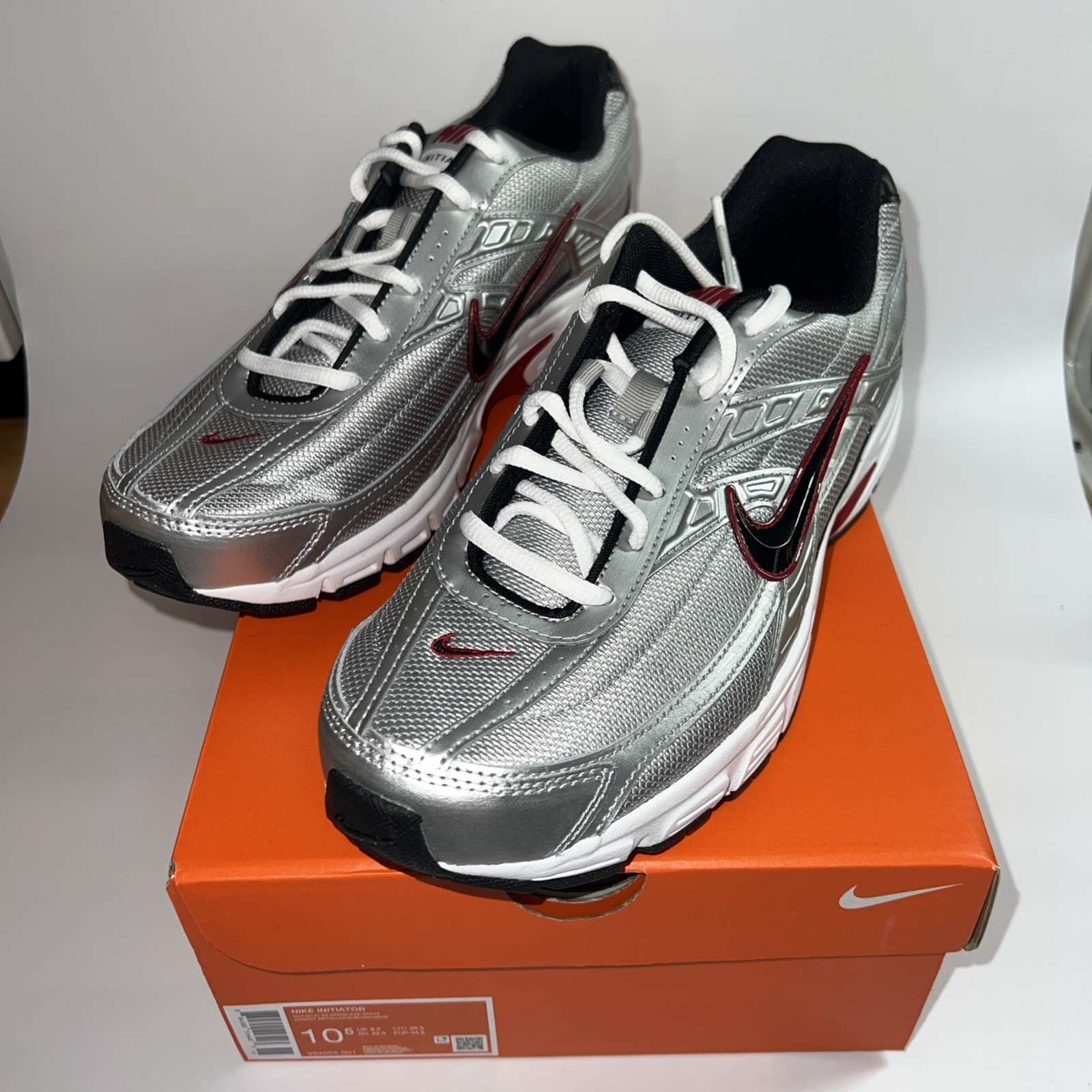Nike Initiator Mens 10.5 Athletic Running Shoe Sneaker Gray/Red/Black 394055-001 Nike Initiator Metallic Silver Red 394055-001 Men main image 3