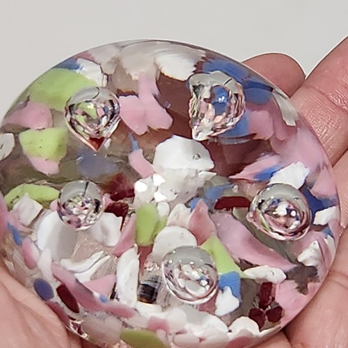 Kunstglas 3 Zoll Briefbeschwerer Pastell Konfetti mit kontrollierten Blasen - Bild 3 von 5