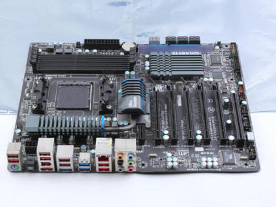 ONE GIGABYTE GA-990FXA-UD5 Socket AM3+ AMD 990FX DDR3 ATX USB3.0 used