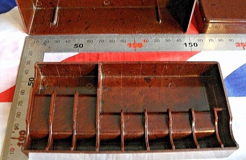 Impresionante caja de baratijas pequeñas de baquelita marrón con 11 compartimentos pequeños y 1 grande - Imagen 3 de 12
