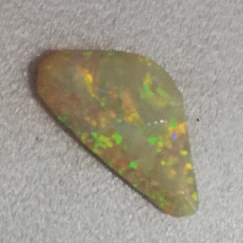 Stunning +VIDEO 2.25CTS Australian SEMI BLACK OPAL CRYSTAL ROUGH RUB