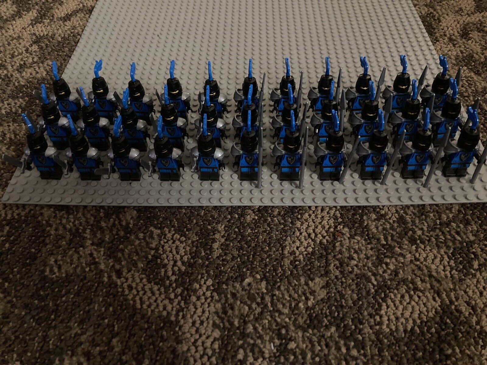 lego black falcon minifigures lot Of 33 Soldiers. 11 Different Faces