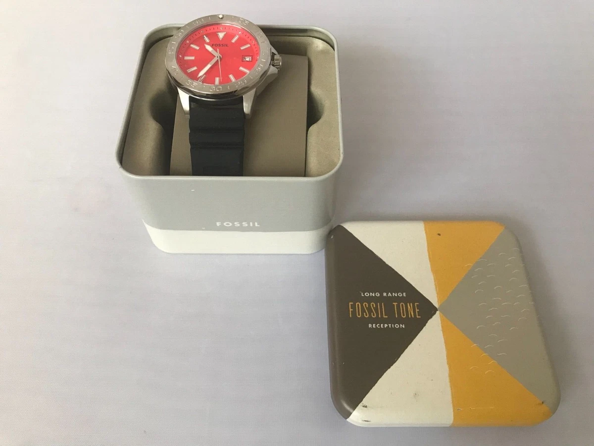 Red outlet fossil watch