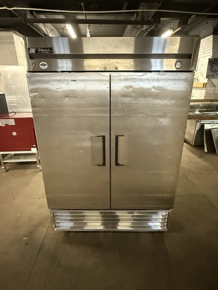 Refrigerador de alcance True Refrigeration T-49 SS USADO REFRIGERADOR DE 2 PUERTAS Foto 2 de 4