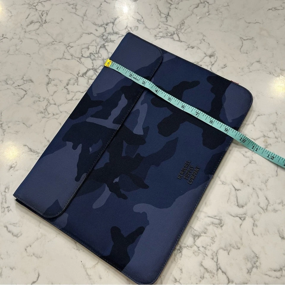 Estuche técnico estampado camuflaje azul marino The Hershel Supply Co Foto 4 de 4