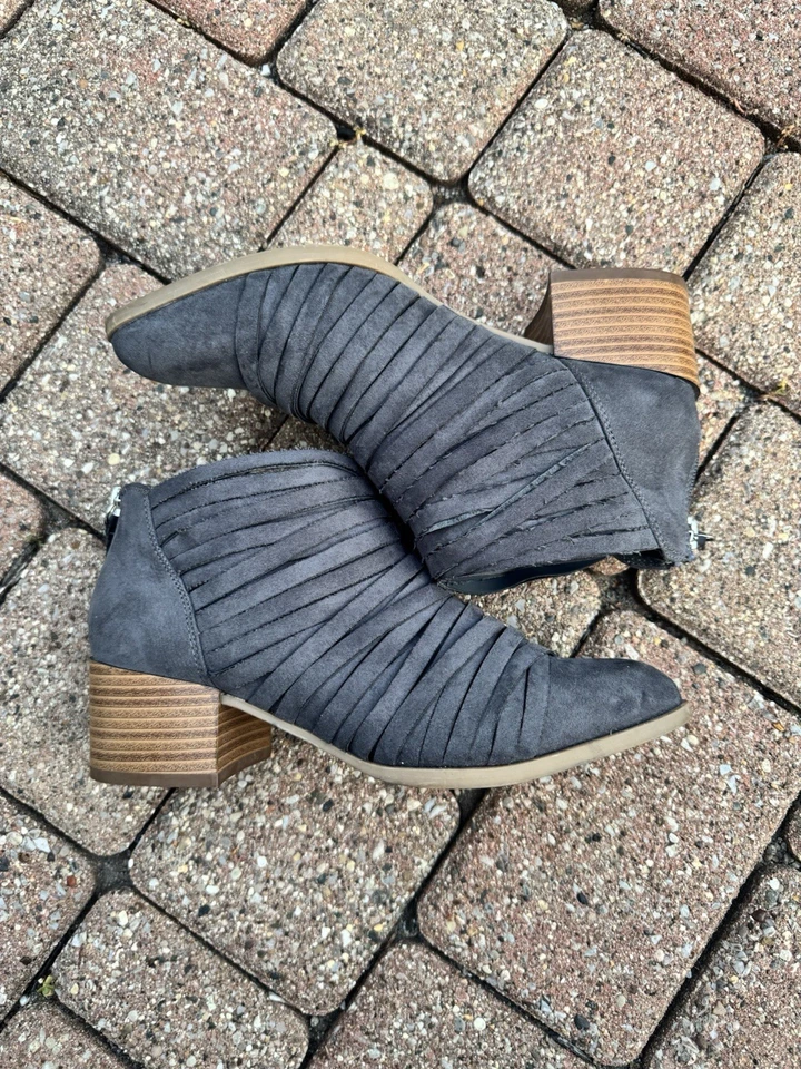 Botín Fergalicious Iggy gamuza gris talla 6 otoño moda Foto 3 de 4