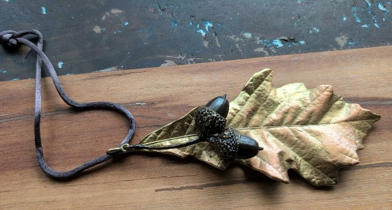 9/11 MEMORIAL BRONZED WHITE SWAMP OAK LEAF ORNAMENT COMPLETE-2 PIECES