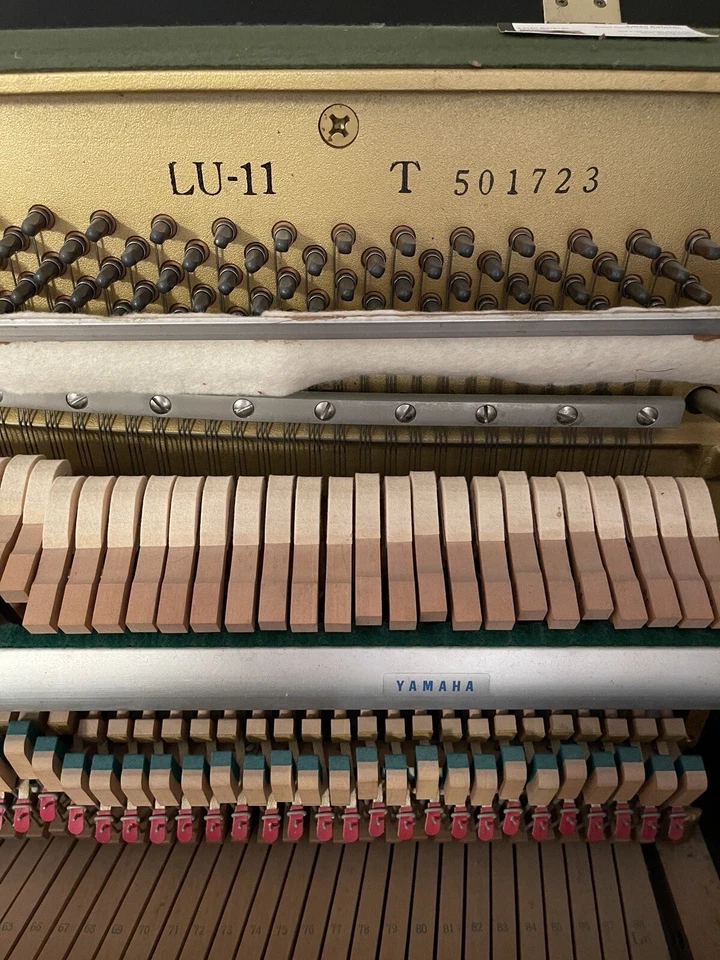 Piano vertical Yamaha LU-11 T 501723 - Imagem 4 de 4