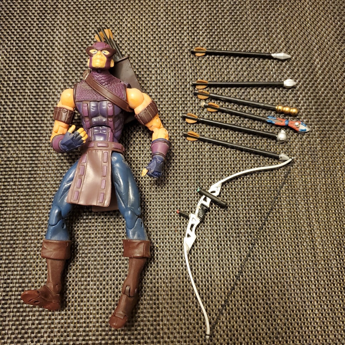 ToyBiz Marvel Legends Hawkeye (2004 Series 7) Figure Loose