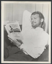 ERNO CRISA @Col Lady Chatterley's Lover '55 ON SET CANDID READING