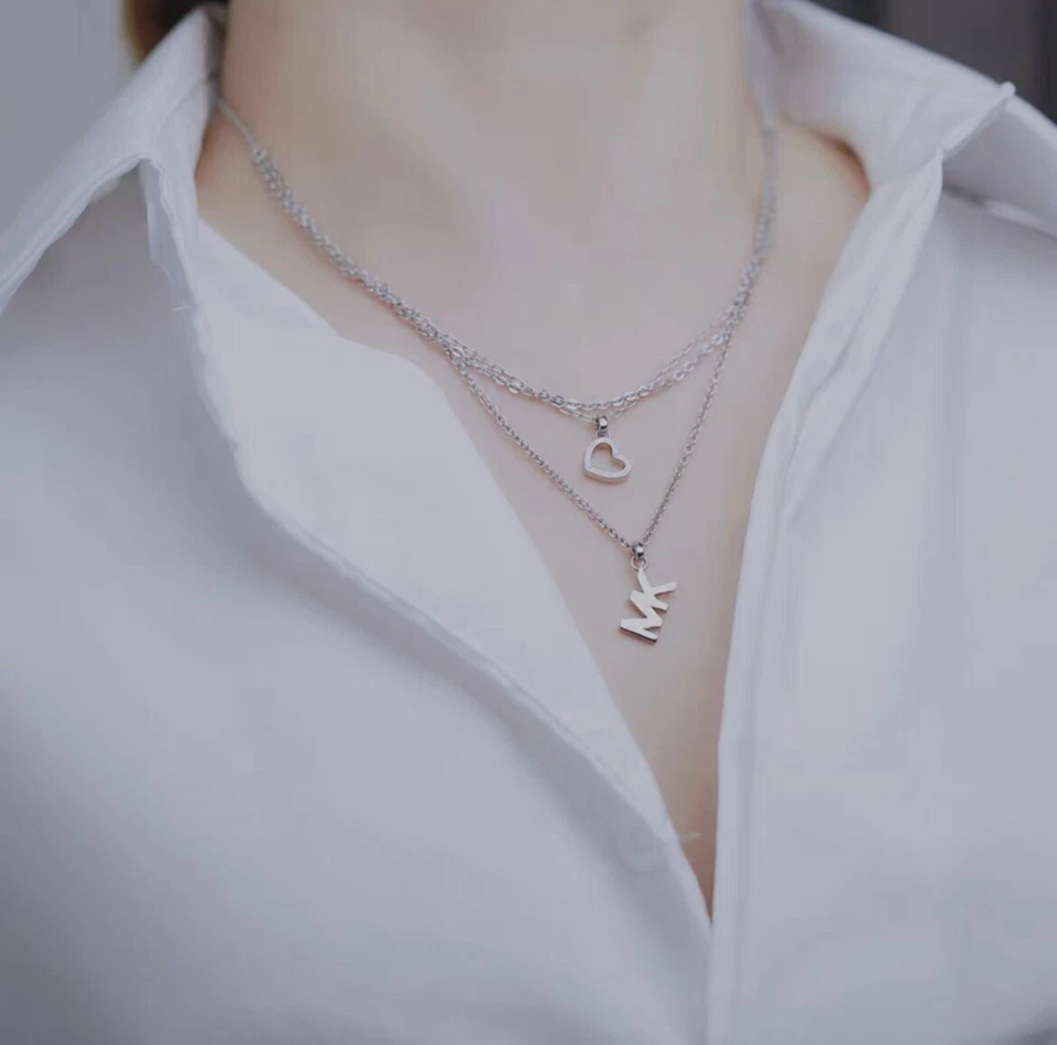 NUEVO CON ETIQUETAS MK Logo Corazón Collares Colgantes Envío Gratis Foto 3 de 4