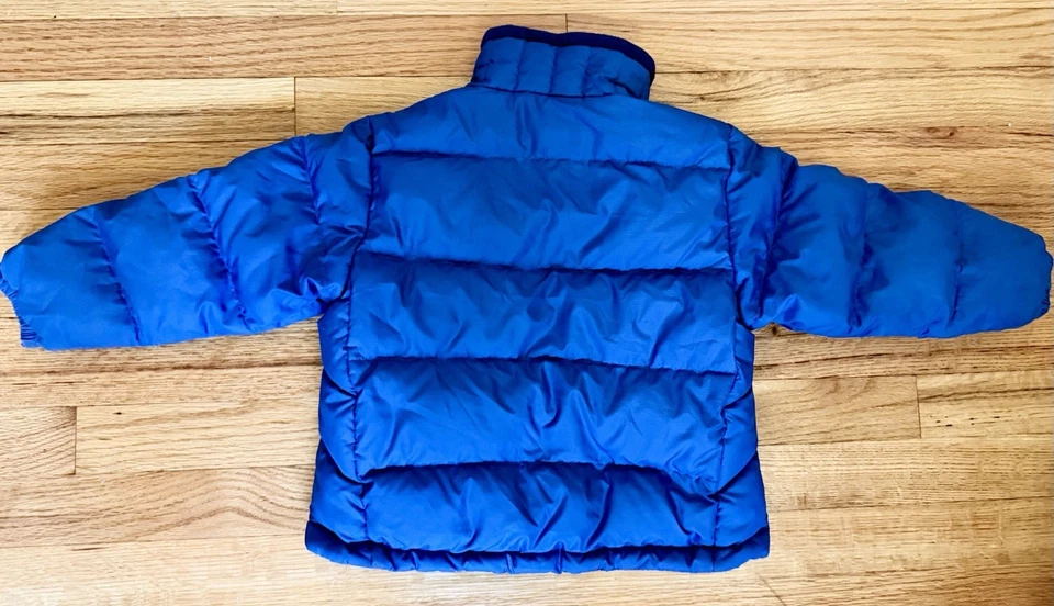 Chaqueta acolchada de plumón Patagonia azul para niños Foto 2 de 4