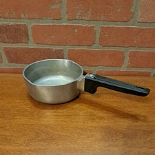 MAGNALITE GHC USA 1 Qt Dual Spout Saucepan With Lid