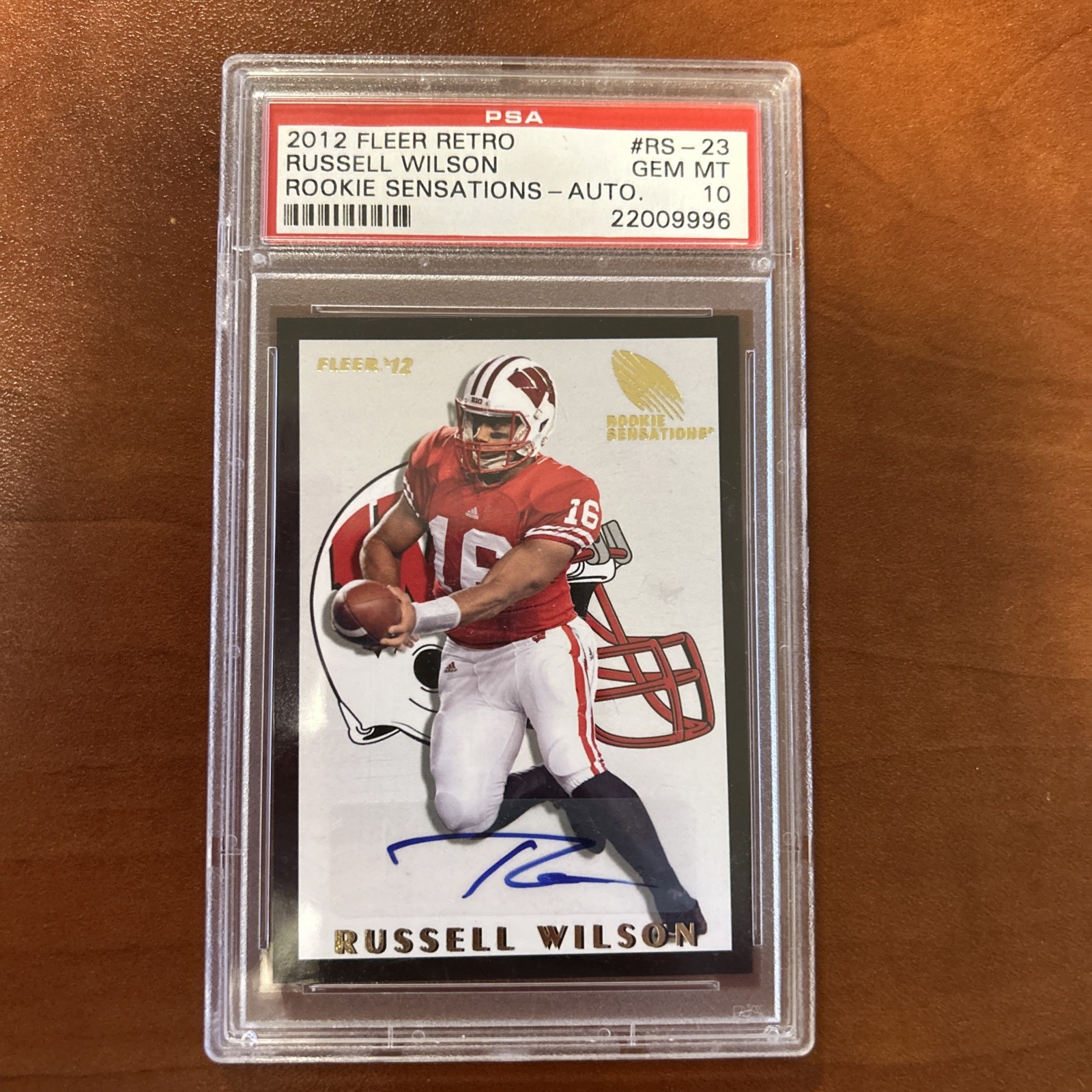 2012 FLEER RETRO SENSATIONS RUSSELL WILSON ROOKIE AUTO #RS-23 PSA 10
