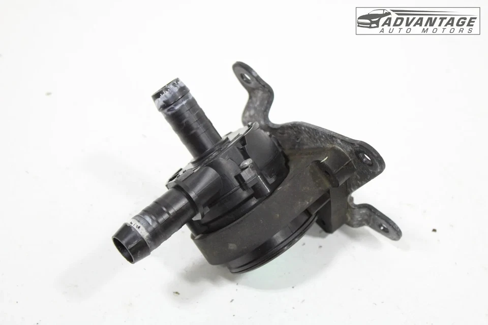 Bomba de agua de refrigerante auxiliar con motor Lincoln Navigator 2018-2022 con soporte OEM Foto 3 de 4