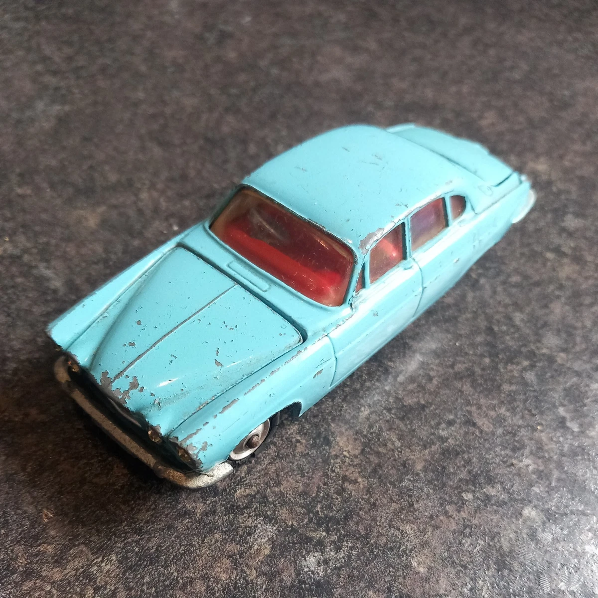 Dinky Toys Meccano - 142 - Jaguar Mark X - England - color Blue - restored