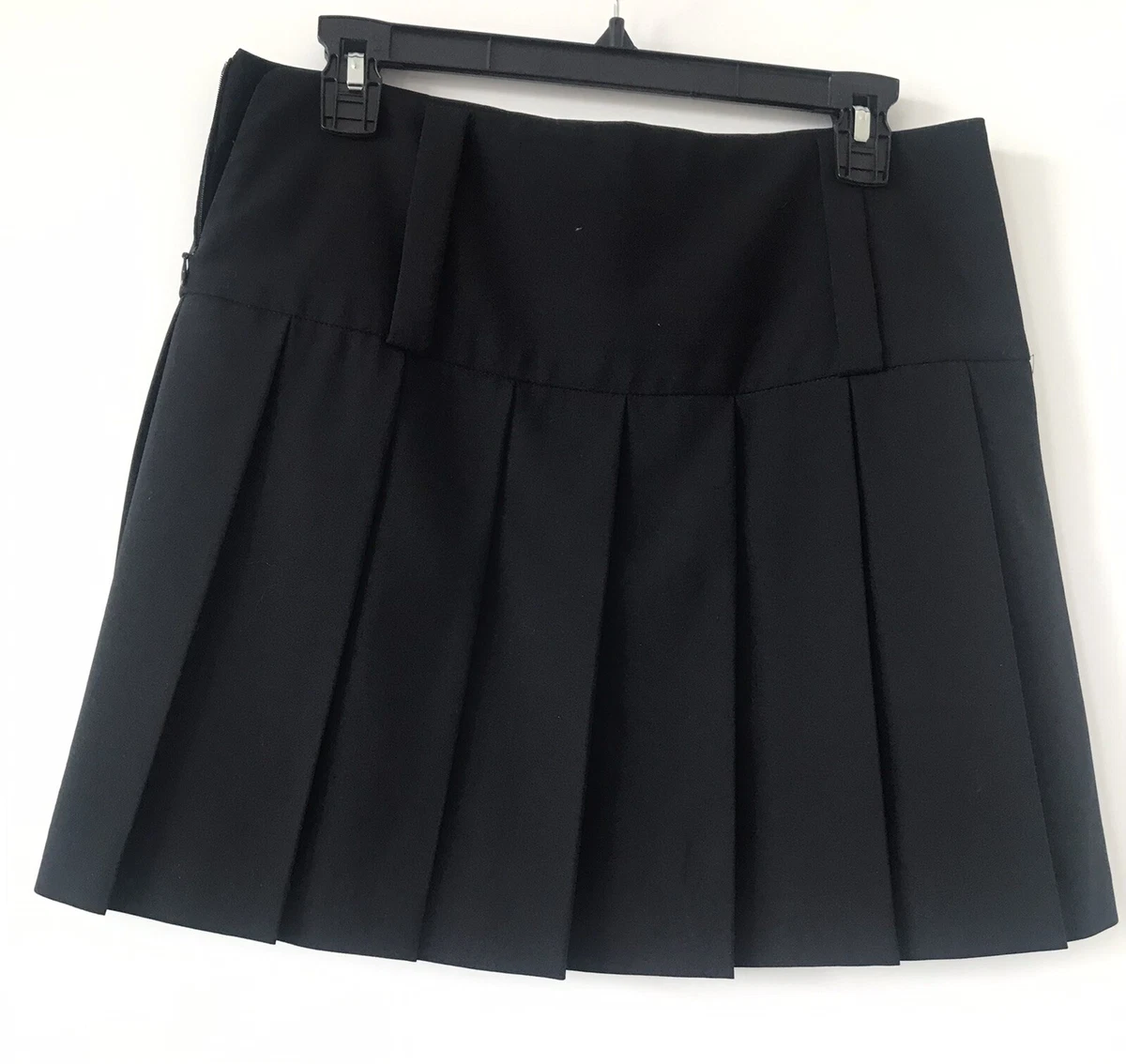 VINTAGE DOLCE & GABBANA WOMEN'S BLACK PLEATED SHORT SKIRT!