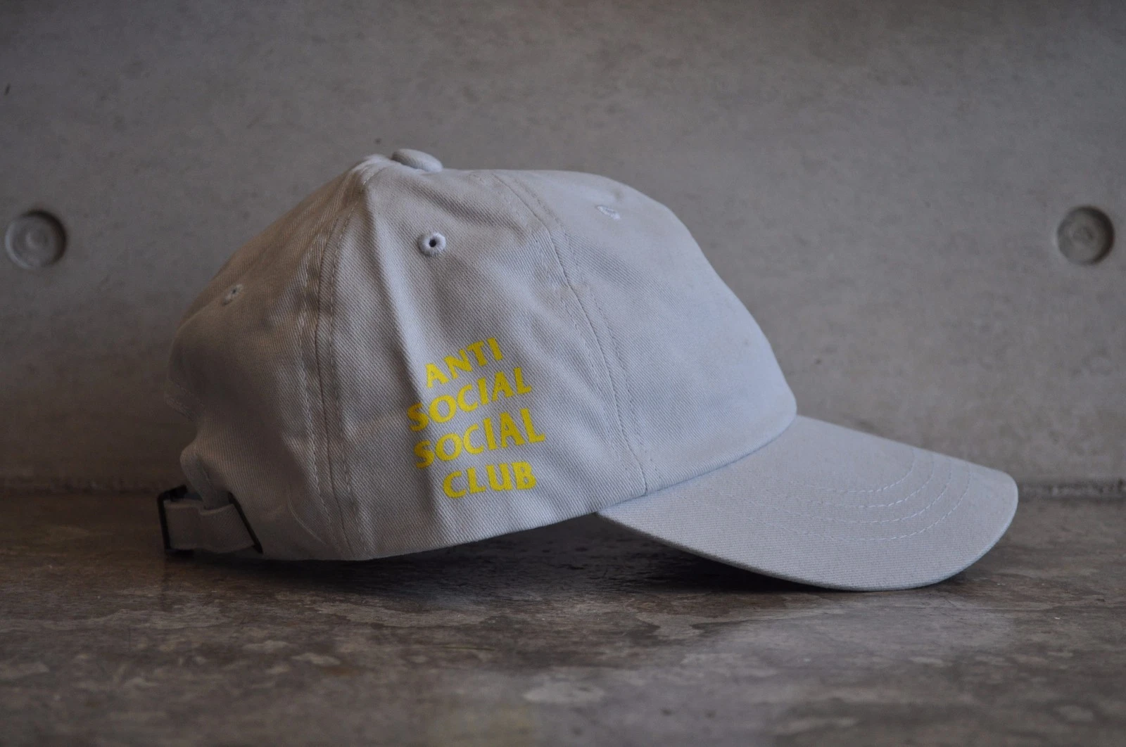 Casquette anti social social club « bizarre » boîte suprême logo camp   gris clair
