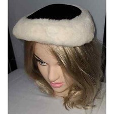 Vintage 50s Blk Velvet White Faux Fur Small Saucer Tilt Hat Mid Century 20 in.