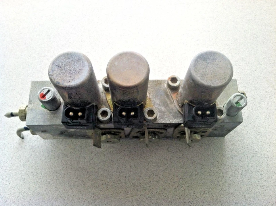 1990-2002 MERCEDES-BENZ SL500 SL320 SL600 R129 ~ RIGHT HYDRAULIC VALVE BLOCK - Image 2 of 4