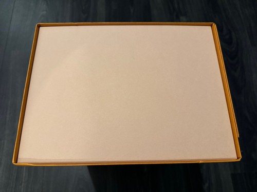 Box and papers - Louis Vuitton Horizon Light Up Speaker - Picture 3 of 17
