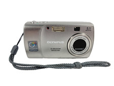 Olympus D-555 Zoom 5.1MP Digital Camera with 2.8x Optical Zoom Silver 