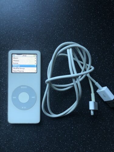 Apple iPod nano 1re génération blanc (4 Go) - Photo 1/8