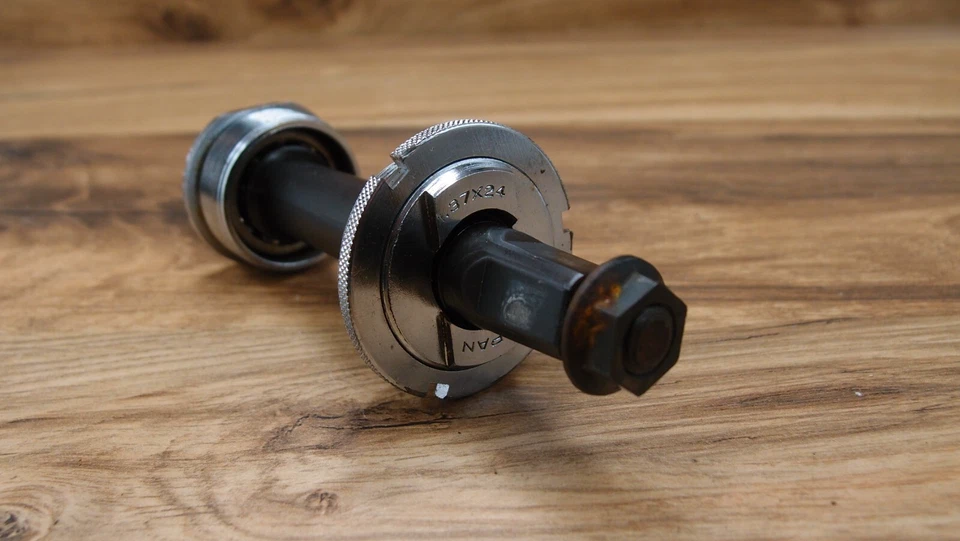 1979 touring bottom bracket from Sugino Idol crankset VIA Japan BSA 124,5 mm - Image 4 of 4