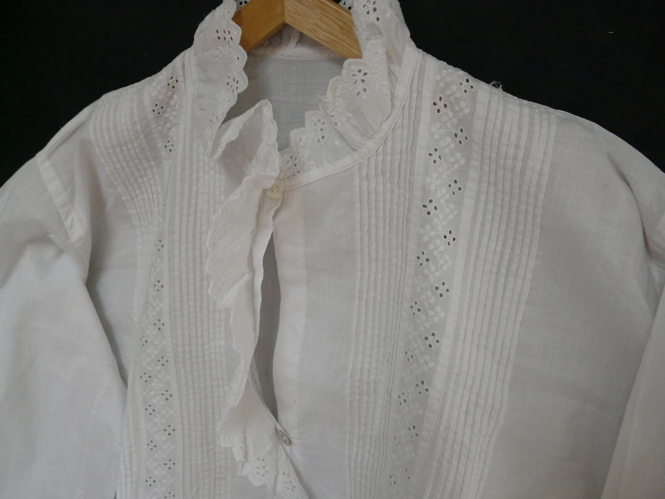 Chemisier ancien brodé main – manches longues – coton blanc – REF 4720C - Photo 3/4