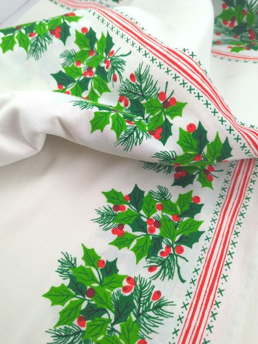 Vintage Christmas Tablecloth Oval Holly Floral Fabric 60x90" - Picture 11 of 17
