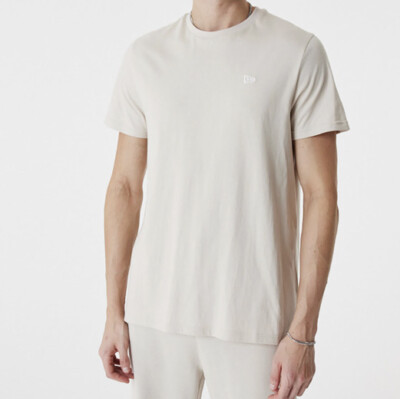 New Era  -  Beige New Era Essentials Gr M T-Shirt