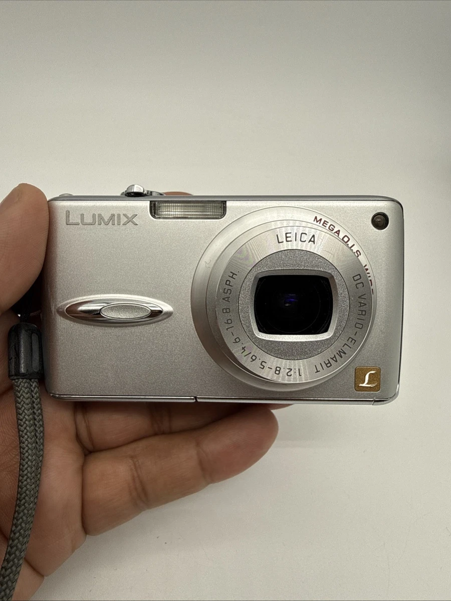 Panasonic LUMIX DMC-FX01 Digital Cameras with Date/Time Stamp for