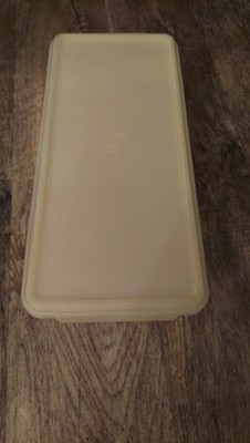 VTG Tupperware Jumbo Bread Server  w/Lid  Opaque USA Sturdy 14x6.5x5 