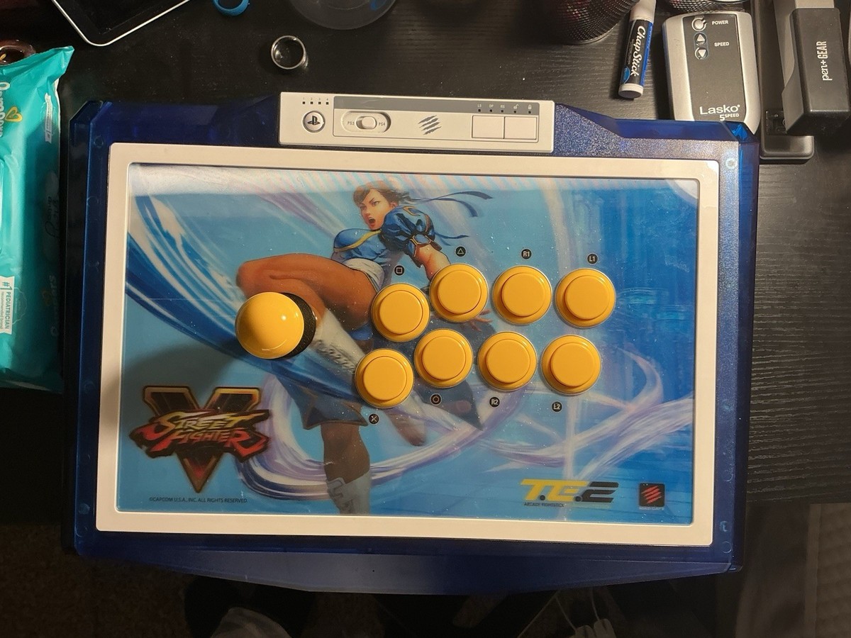 Mad Catz TE2 Street Fighter V Chun-Li Arcade Fight Stick Wired PS4