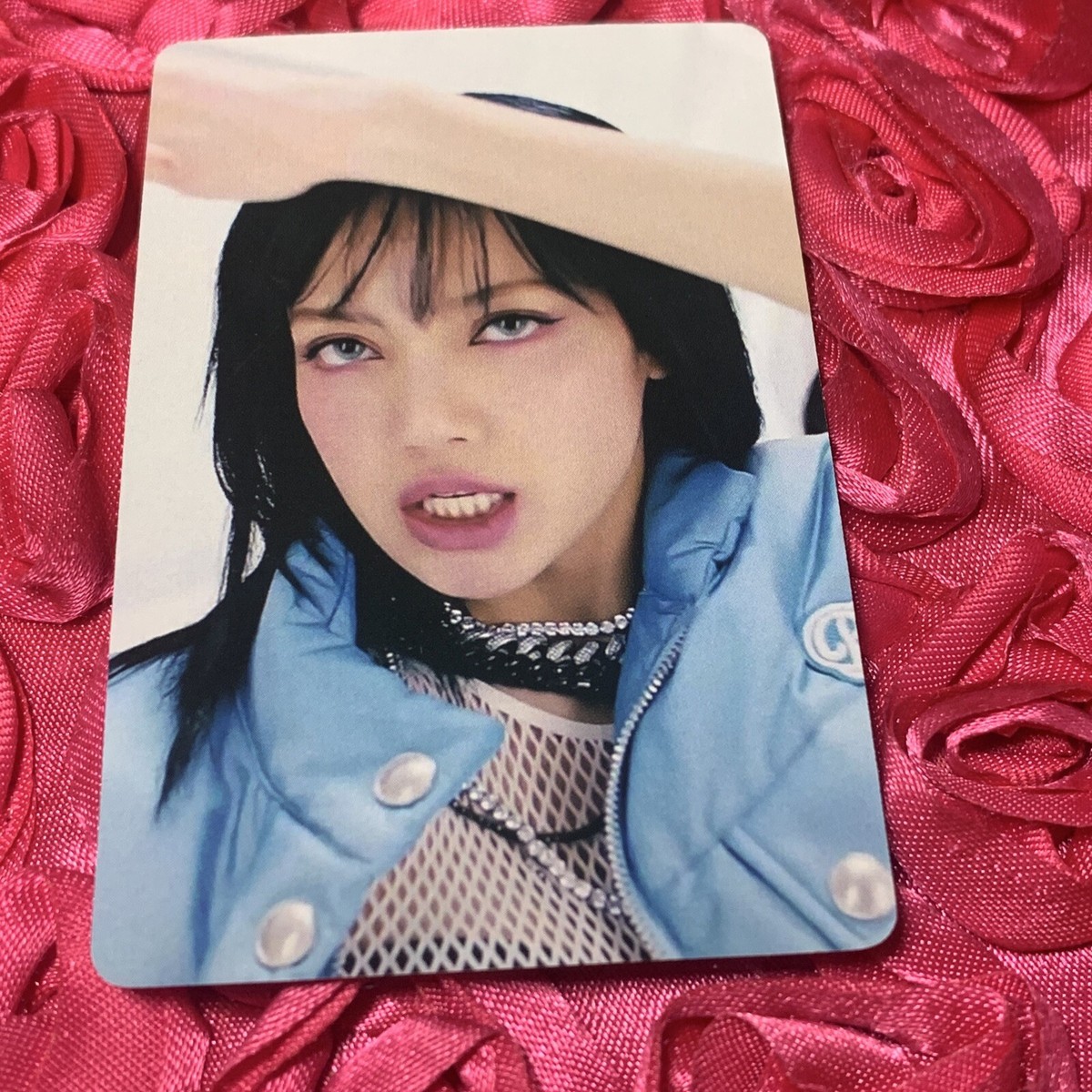 LISA Blue Eyes Blackpink Born Pink Shutdown Edition Photocard, Fan