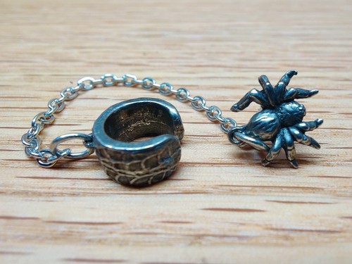 ALCHEMY GOTHIC NIDUS CUFF SPIDER STUD E193 - Picture 2 of 2