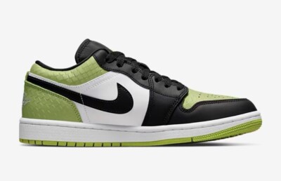 ゆ　① NIKE AIR JORDAN 1 LOW VIVID GREEN SNAKESKIN DX4446-301 Women