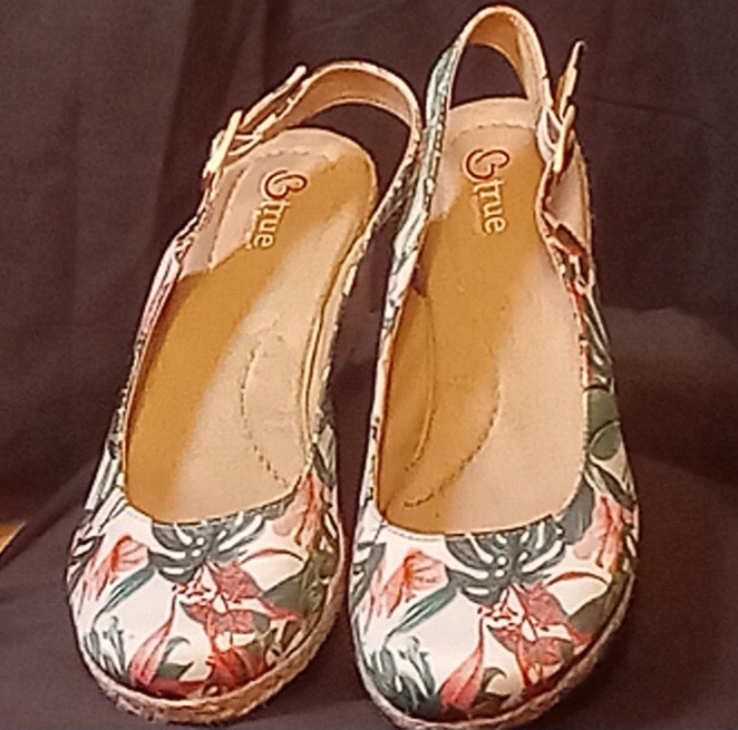 baretraps cork sandals