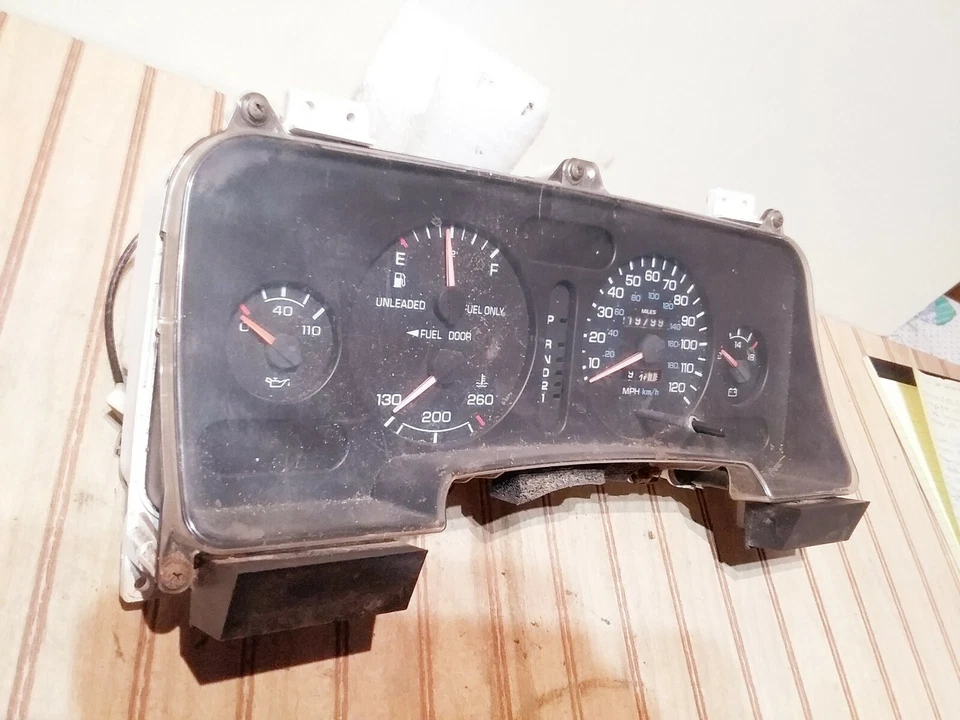 Cuadro de instrumentos Dodge Ram 1500/2500/3500 automático 219.799 millas 1994-1997 Foto 2 de 4