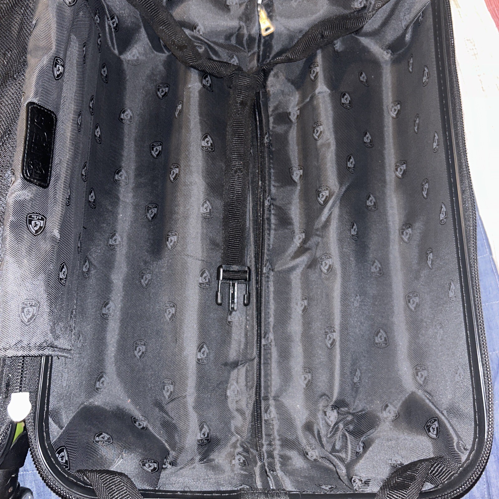 Heys 22” Milano Hard case Abstract Luggage Spinner carryon Colorful, Sturdy eBay